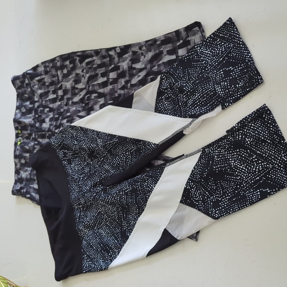 2 Pairs Xersion Athletic cropped fitted workout leggings pants